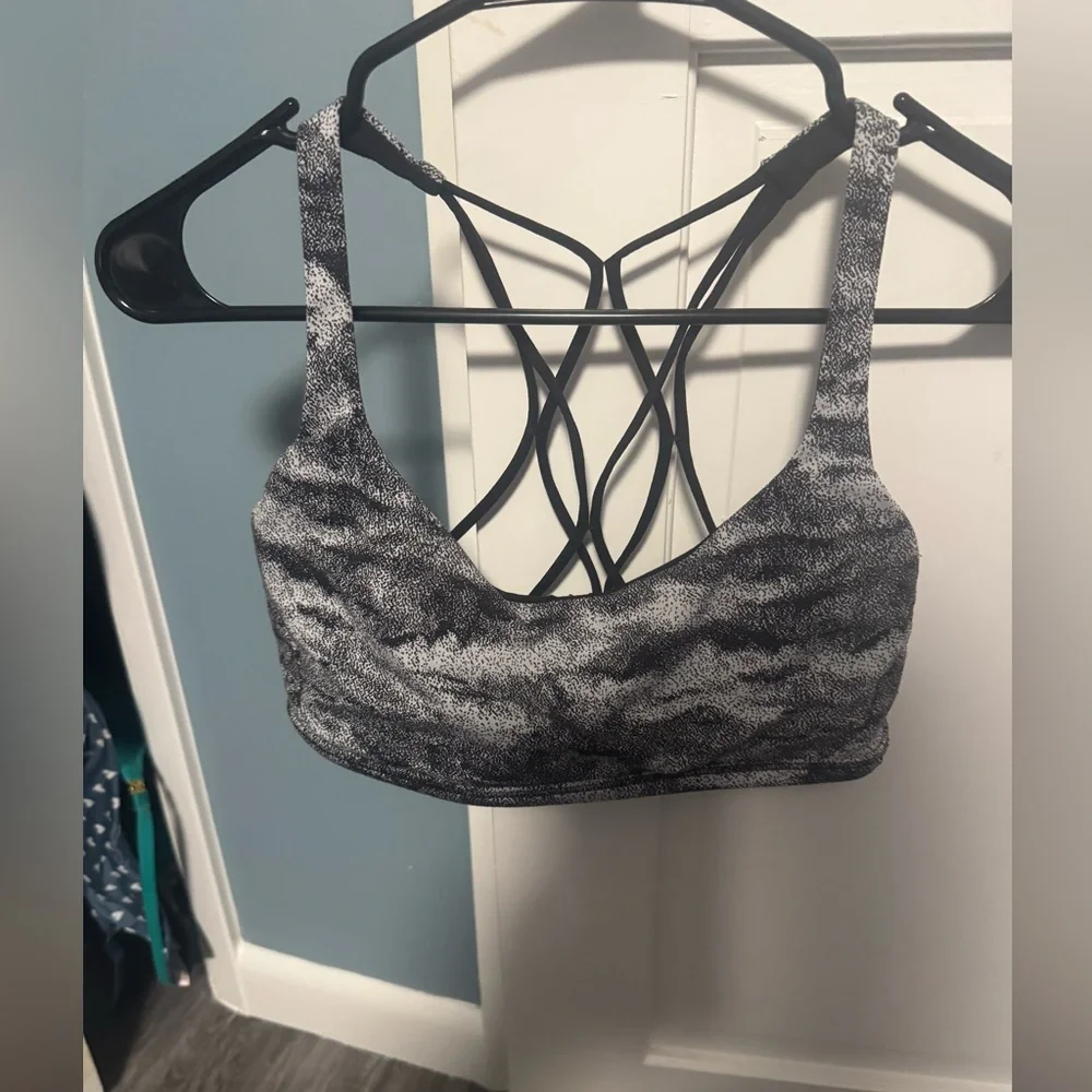 Lululemon Free To Be Zen Sports Bra Size 10 - Picture 4 of 9